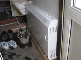 電化リフォーム（蓄熱暖房器） 裏玄関3.3kWファンレスタイプ